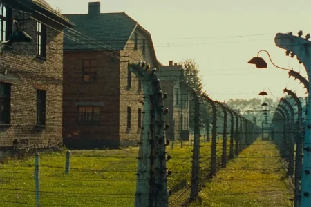 “Noite e Neblina”: o documentário que escancara o horror nazista chega à Mubi