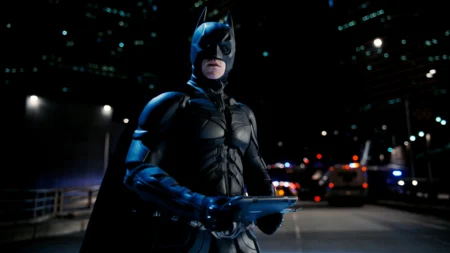 Batman: Revolution brinca com o hábito de batizar tudo com “Bat” e mantém tradição