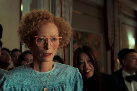 Balada de um Jogador estreia na Netflix e reúne Colin Farrell e Tilda Swinton em suspense de alto risco