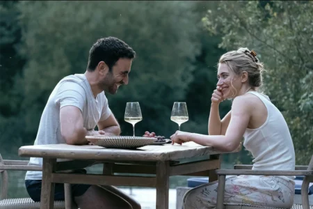Drama romântico na Apple TV+ aposta em diálogos intensos e fidelidade à realidade