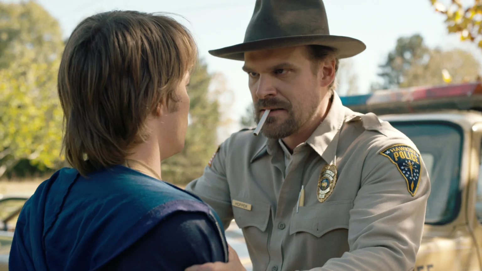 David Harbour estrela Evil Genius, thriller true crime comandado por Courteney Cox