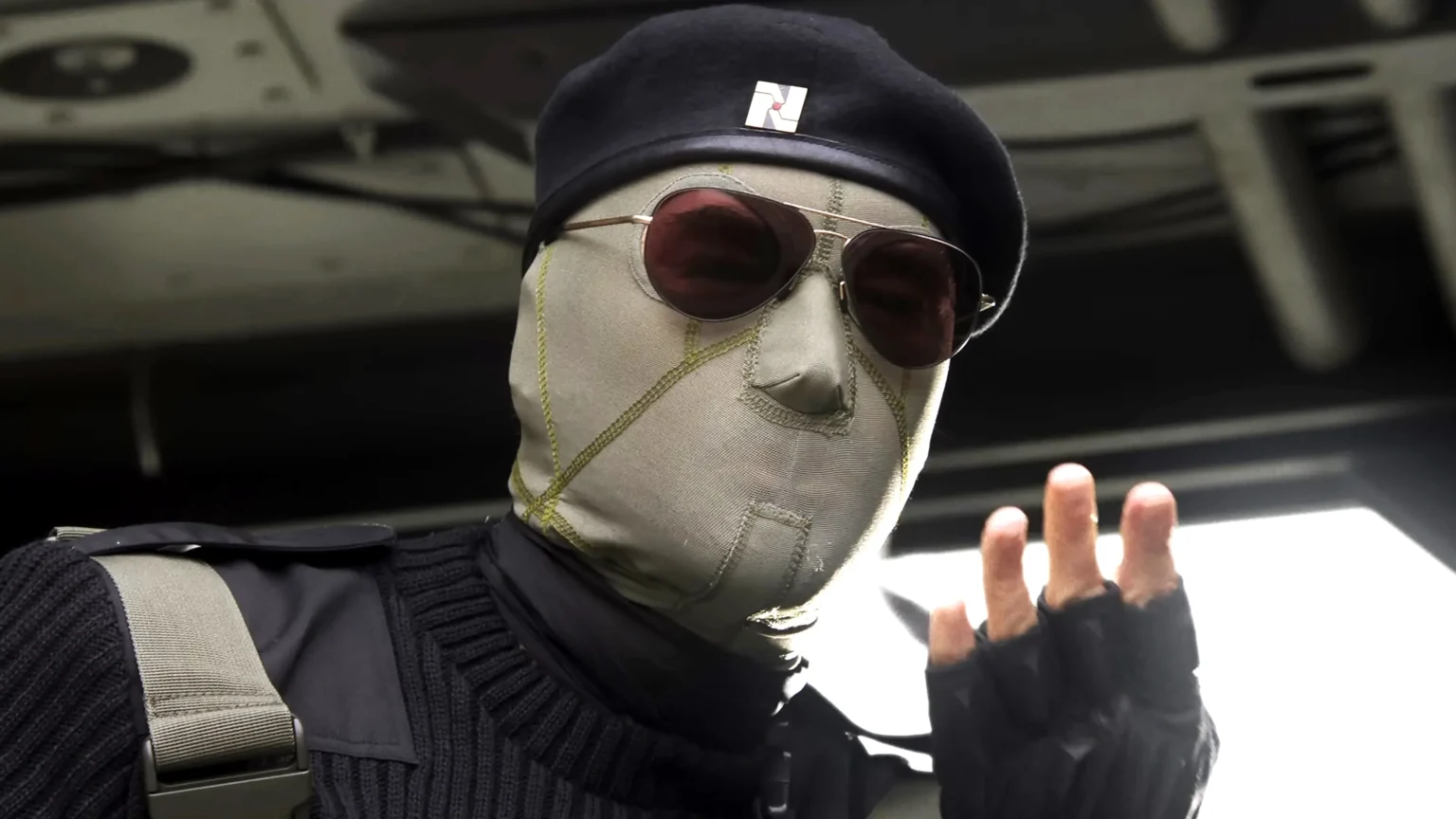 Lee Pace explica como encontrou a “despreocupação” do caçador mascarado em The Running Man