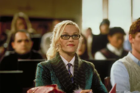 Filme no Prime Video mostra que inteligência veste rosa-choque em Legalmente Loira