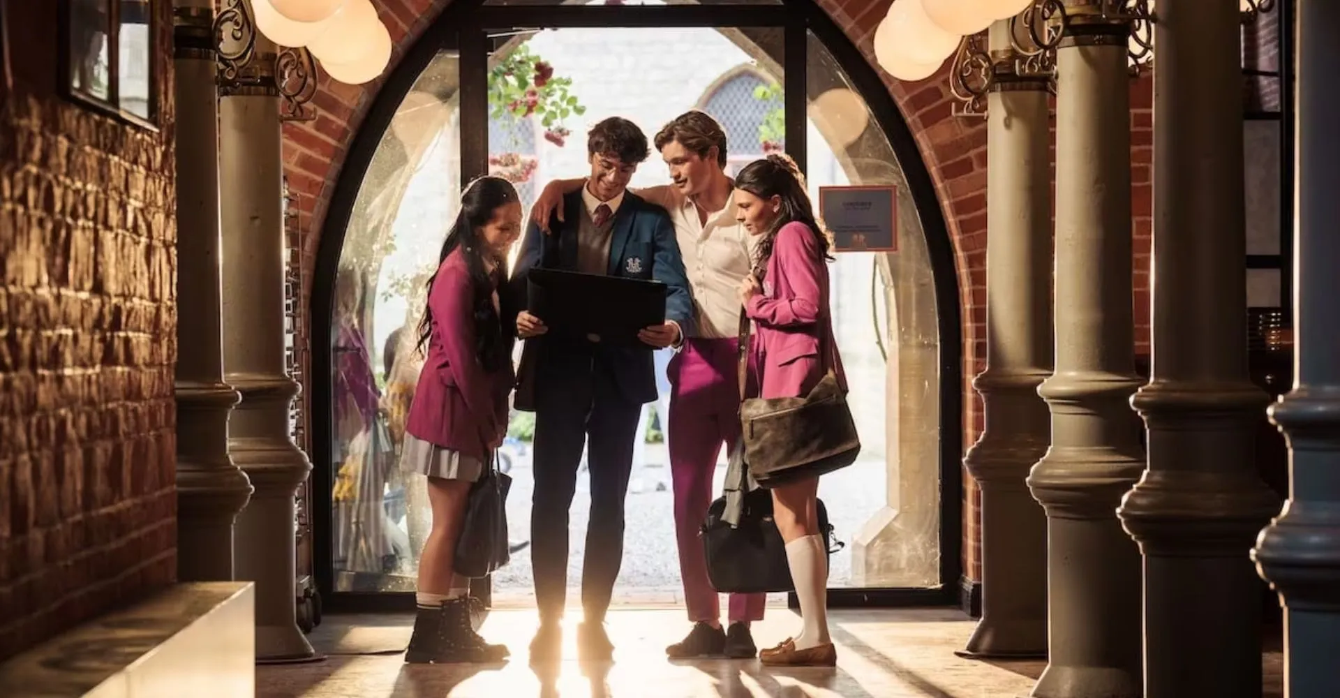 Maxton Hall 2ª temporada: veja a idade real dos atores que vivem adolescentes - Imagem do artigo
