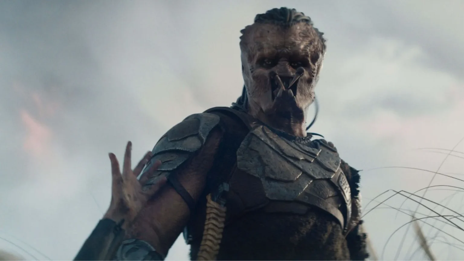 Filme Predator: Badlands sugere chegada de Yautja fêmea e muda panorama da franquia