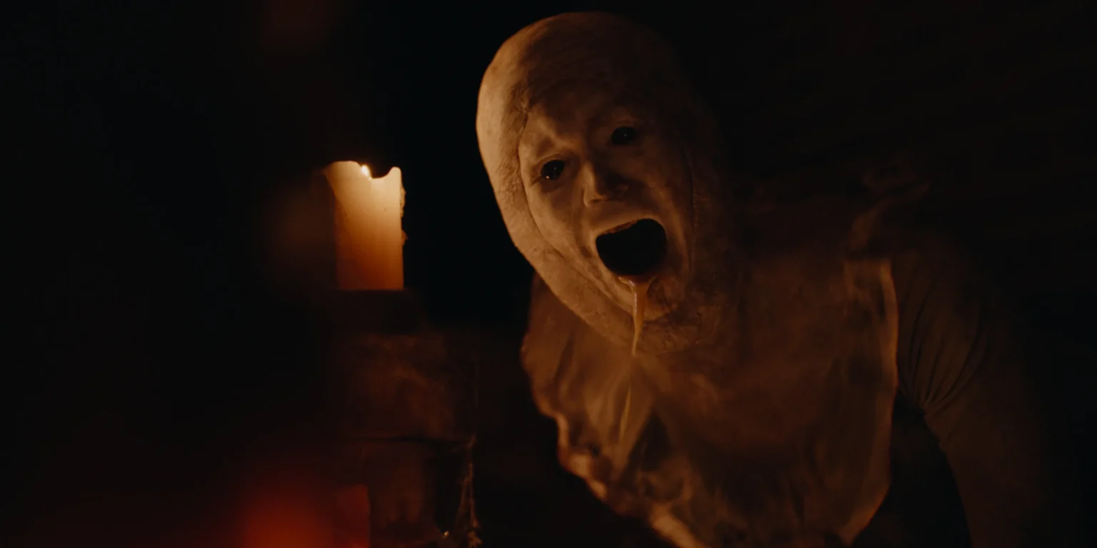 NEON mantém mistério sobre Keeper, novo filme de terror de Osgood Perkins, e revela pouco antes da estreia