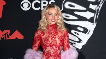 Universal anuncia musical de Alice no País das Maravilhas com Sabrina Carpenter no protagonismo e na produção