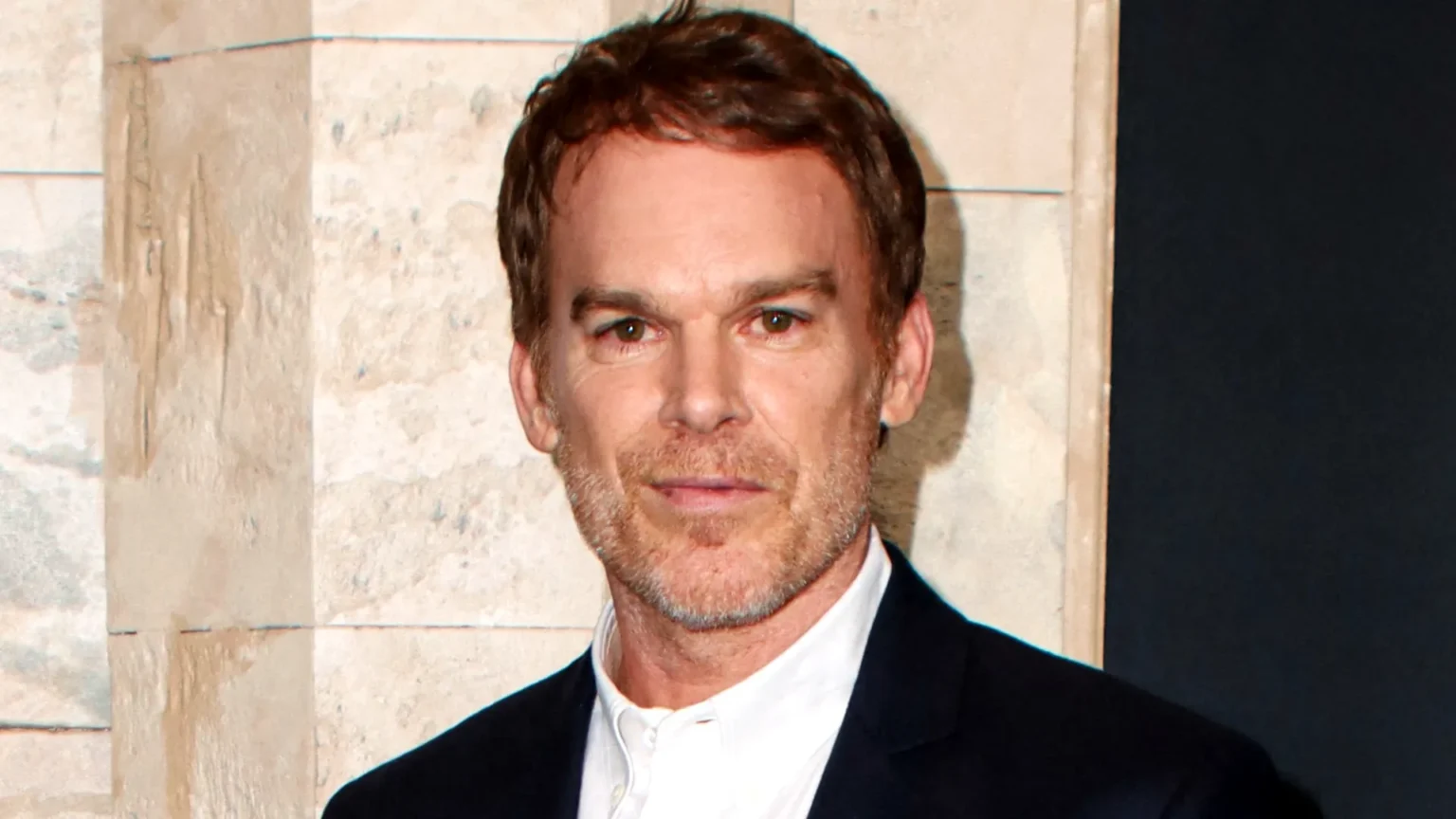 Michael C. Hall confirma participação em Stratagem, seu maior papel fora de Dexter em quatro anos