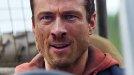 Glen Powell conta episódio constrangedor ao ler roteiro diante de Dustin Hoffman