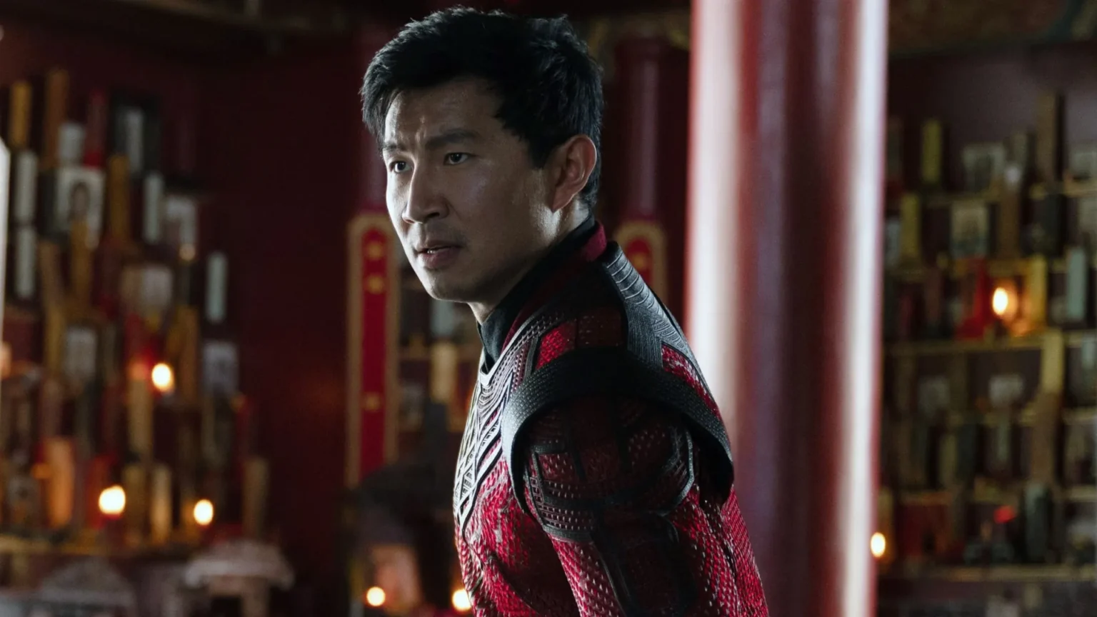 Simu Liu defende filmes de super-herói e reforça expectativa para Avengers: Doomsday