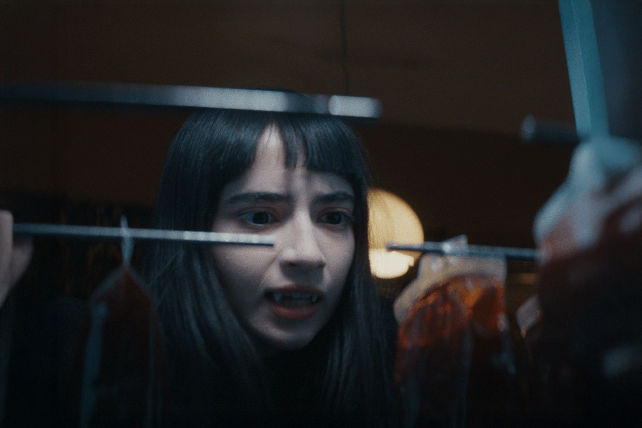 Comédia sombria “Vampira Humanista Procura Suicida Voluntário” estreia na Netflix e surpreende com humor seco - Imagem do artigo