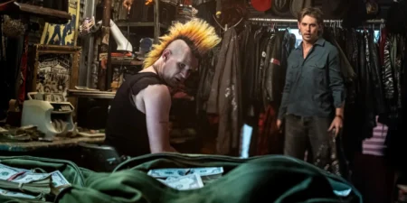 Ação sem freio: Caught Stealing chega à Netflix após desempenho fraco nos cinemas