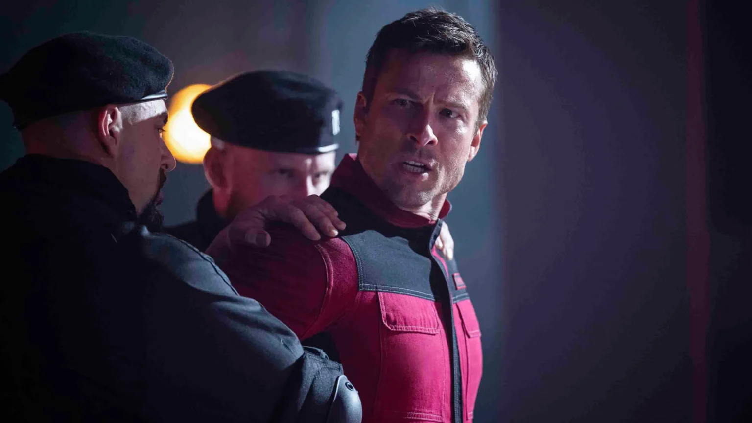 Novo final de The Running Man 2025 muda destino de Ben Richards e foge do desfecho de Stephen King