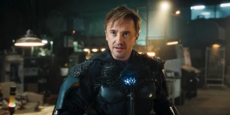 Tom Felton estrela Altered, sci-fi distópico que tropeça em temas sociais