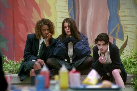 Clássico adolescente dos anos 90, “Jovens Bruxas” volta aos holofotes e conquista o catálogo da Netflix