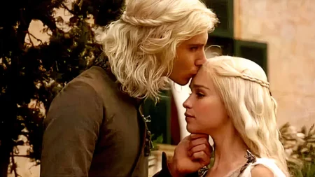 Ator de Game of Thrones viverá George Martin na biografia dos Beatles dirigida por Sam Mendes