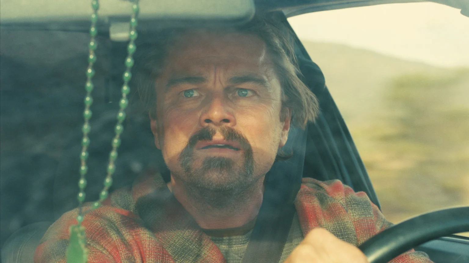 Leonardo DiCaprio leva One Battle After Another além de US$ 200 milhões e reafirma status de astro