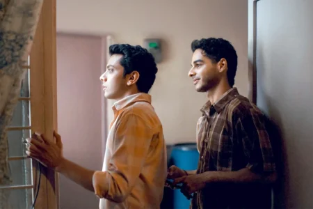 Drama indiano Homebound chega à Netflix após destaque em Cannes e TIFF