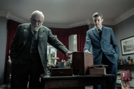 Anthony Hopkins lidera debate intenso em “A Última Sessão de Freud”, novo drama do Prime Video