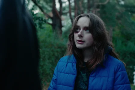 Suspense da Netflix “Identidades em Jogo” leva troca de corpos a outro nível