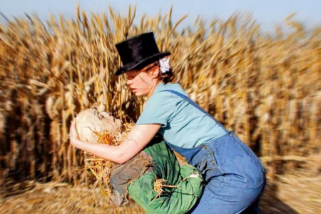 Terror psicológico Pearl, com Mia Goth, chega à Netflix e expõe mente em colapso