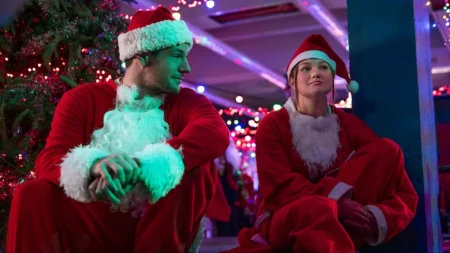 Jingle Bell Heist: a nova comédia romântica natalina da Netflix mistura assalto, romance e boas risadas