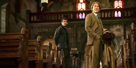 Crítica de Wake Up Dead Man: novo capítulo de Knives Out perde parte do brilho, mas diverte