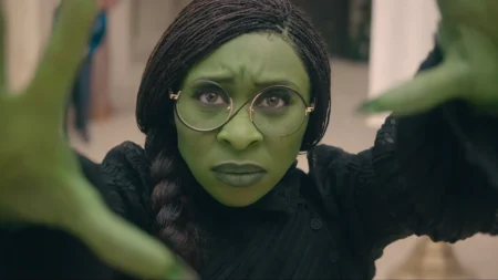 Feitiço escondido do Grimmerie em Wicked: For Good é decifrado graças a balde de pipoca
