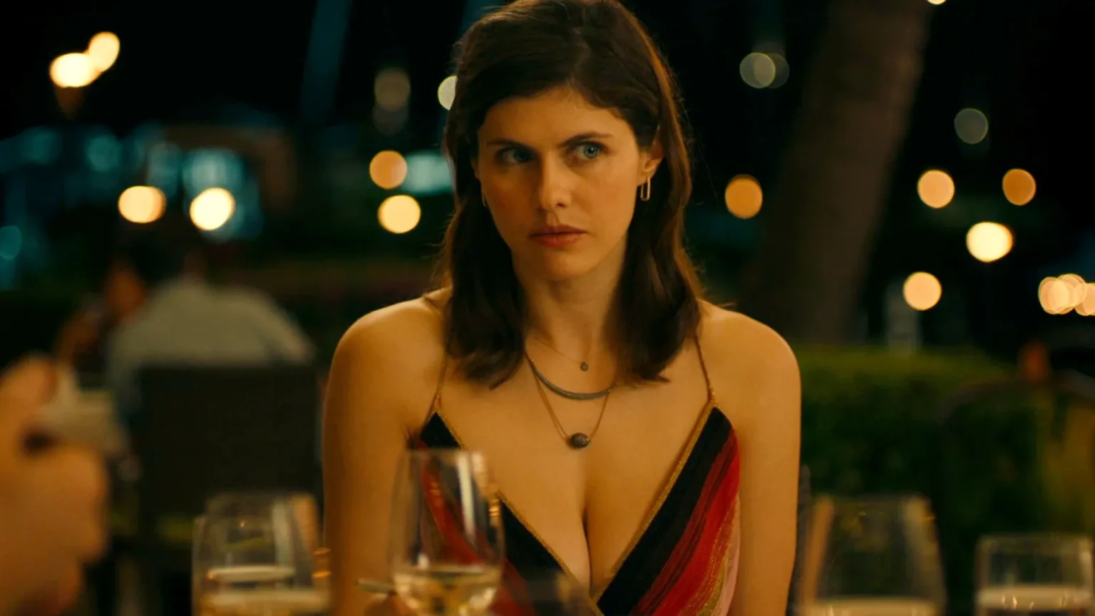 Alexandra Daddario empolga fãs ao surgir em arte como nova Mulher-Maravilha do DCU