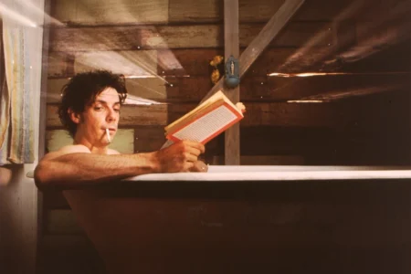 Ele Morreu com um Falafel na Mão: comédia romântica cult chega ao Prime Video