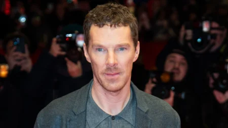Benedict Cumberbatch confirma que filmará Rogue Male, romance que inspirou James Bond, no próximo ano