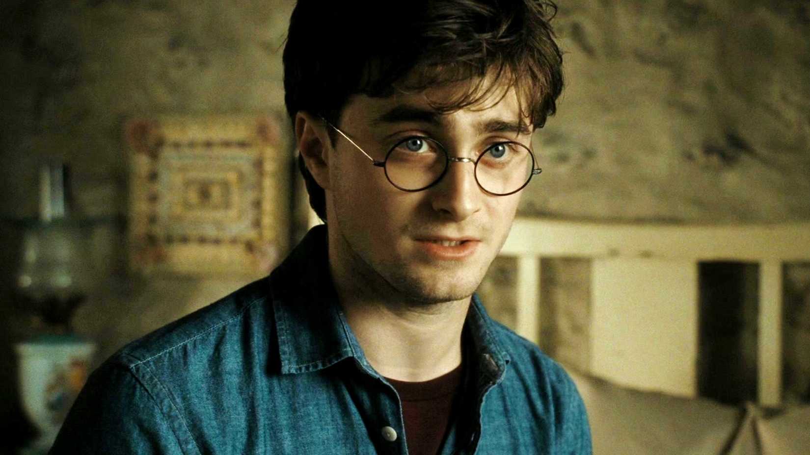 Daniel Radcliffe abraça Tom Felton em reencontro emocionante durante sessão de cinema - Imagem do artigo original