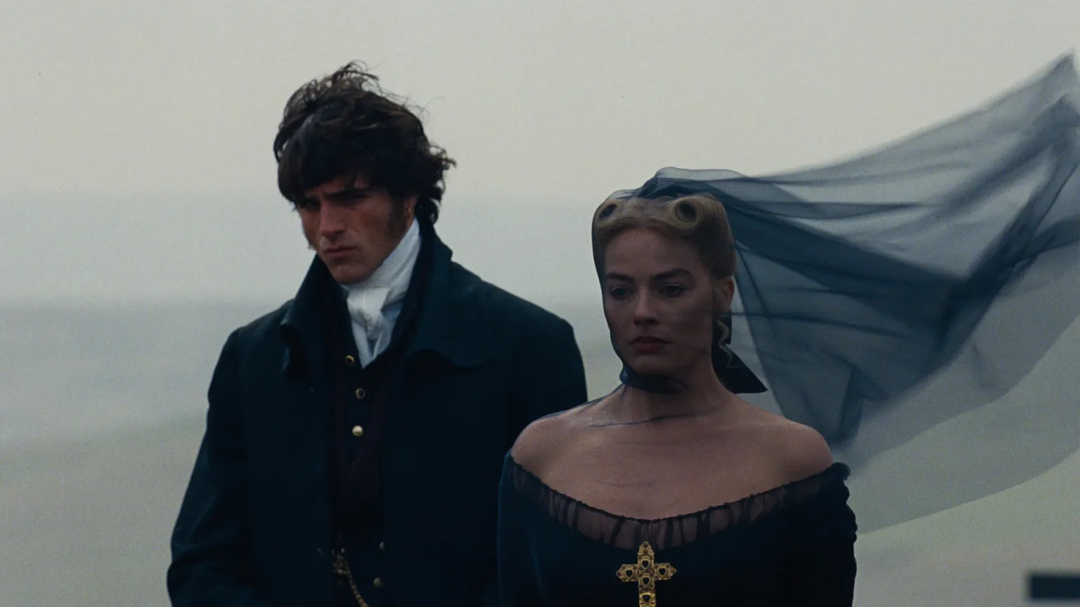 Margot Robbie rebate críticas ao elenco de Wuthering Heights e pede paciência ao público