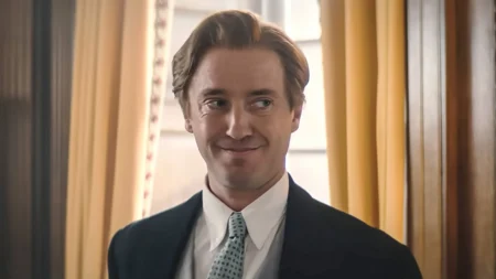 Fackham Hall: Tom Felton e elenco explicam a comédia que vira o gênero de época de cabeça para baixo