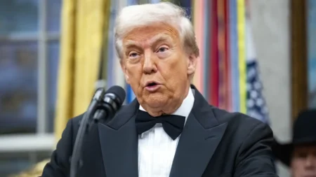 Trump comenta disputa bilionária entre Netflix e Paramount pela Warner Bros.