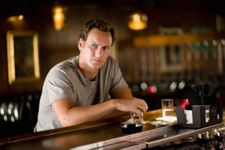 Thriller O Vizinho ressurge na Netflix com Samuel L. Jackson como vizinho policial controlador