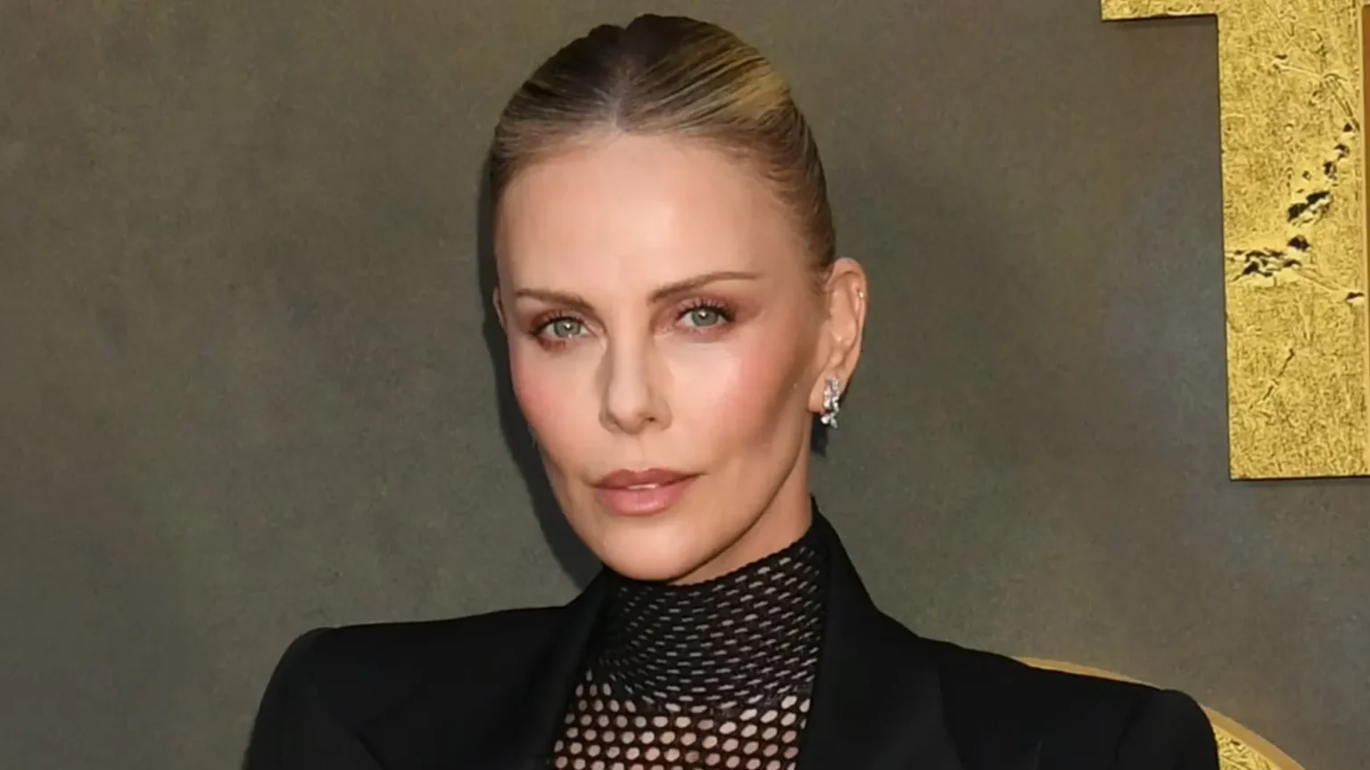 Atomic Blonde volta aos holofotes e entra no Top 10 da HBO Max oito anos após estreia