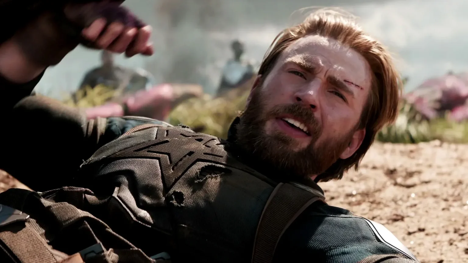 Chris Evans volta ao manto em Avengers: Doomsday e resolve dilema do Capitão América no MCU