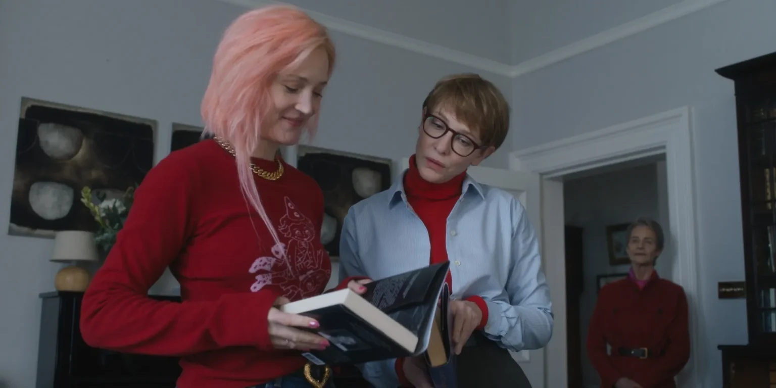 Crítica de Father Mother Sister Brother: comédia familiar de Jarmusch diverte, mas tropeça na própria estrutura