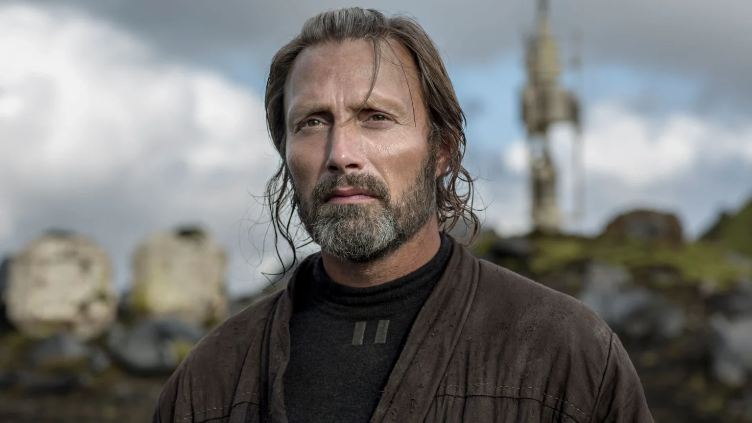 Mads Mikkelsen revela bastidores turbulentos de Rogue One e roteiro que nunca ficou pronto
