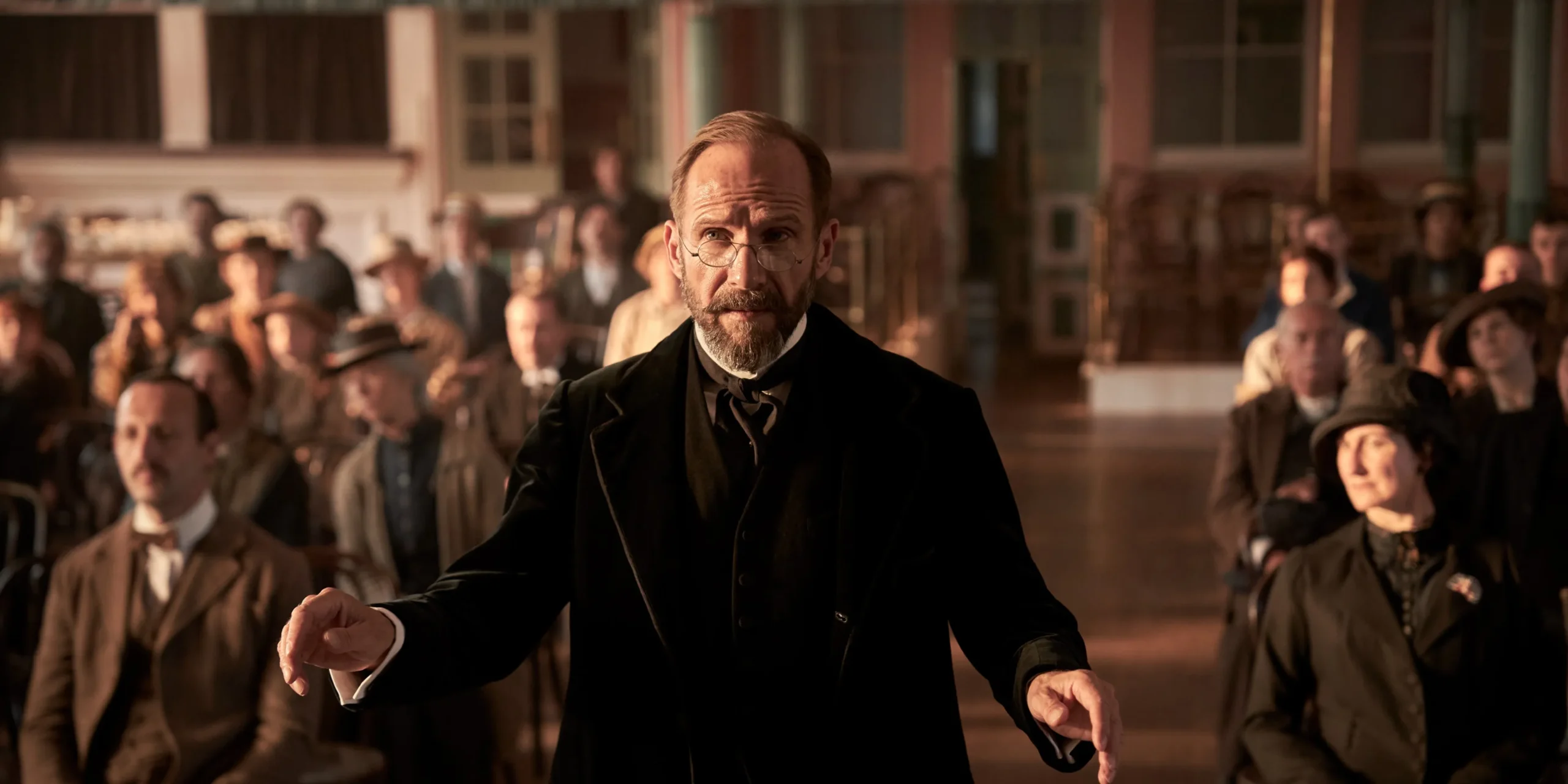 The Choral: drama musical da Primeira Guerra intriga, mas tropeça em excesso de personagens - Imagem do artigo