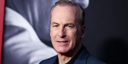 Bob Odenkirk assume papel de xerife interino no filme Normal, previsto para 2026
