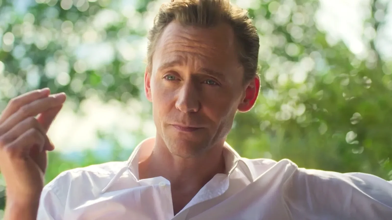 Tom Hiddleston volta em The Night Manager: nova temporada estreia com 100% no Rotten Tomatoes