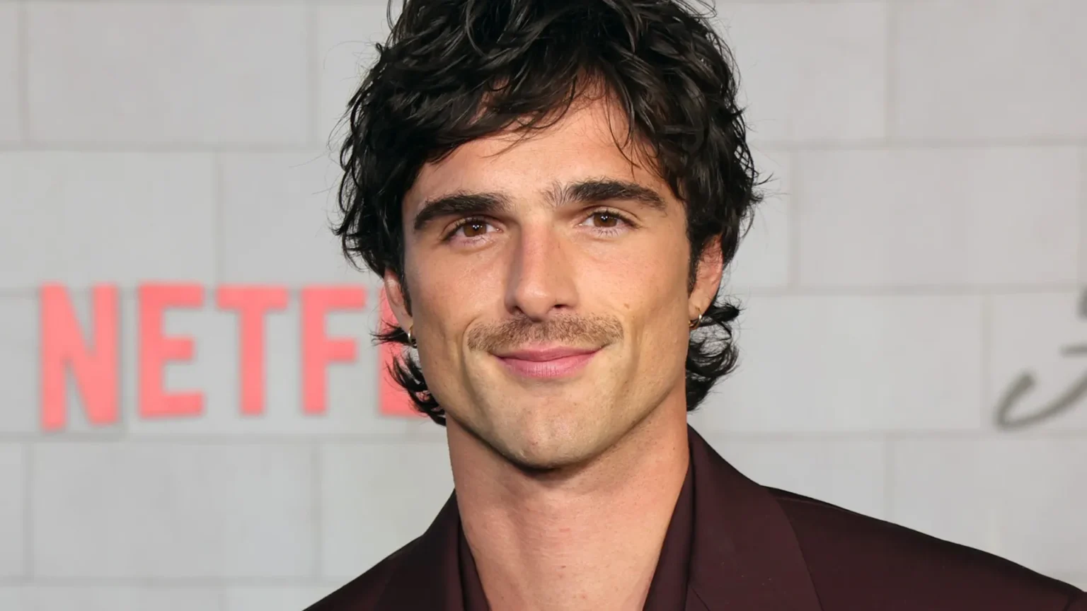 Vitória de Jacob Elordi no Critics’ Choice muda corrida pelo Oscar 2026