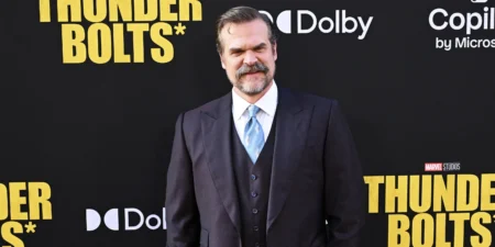David Harbour deixa filme com Pedro Pascal após final de Stranger Things