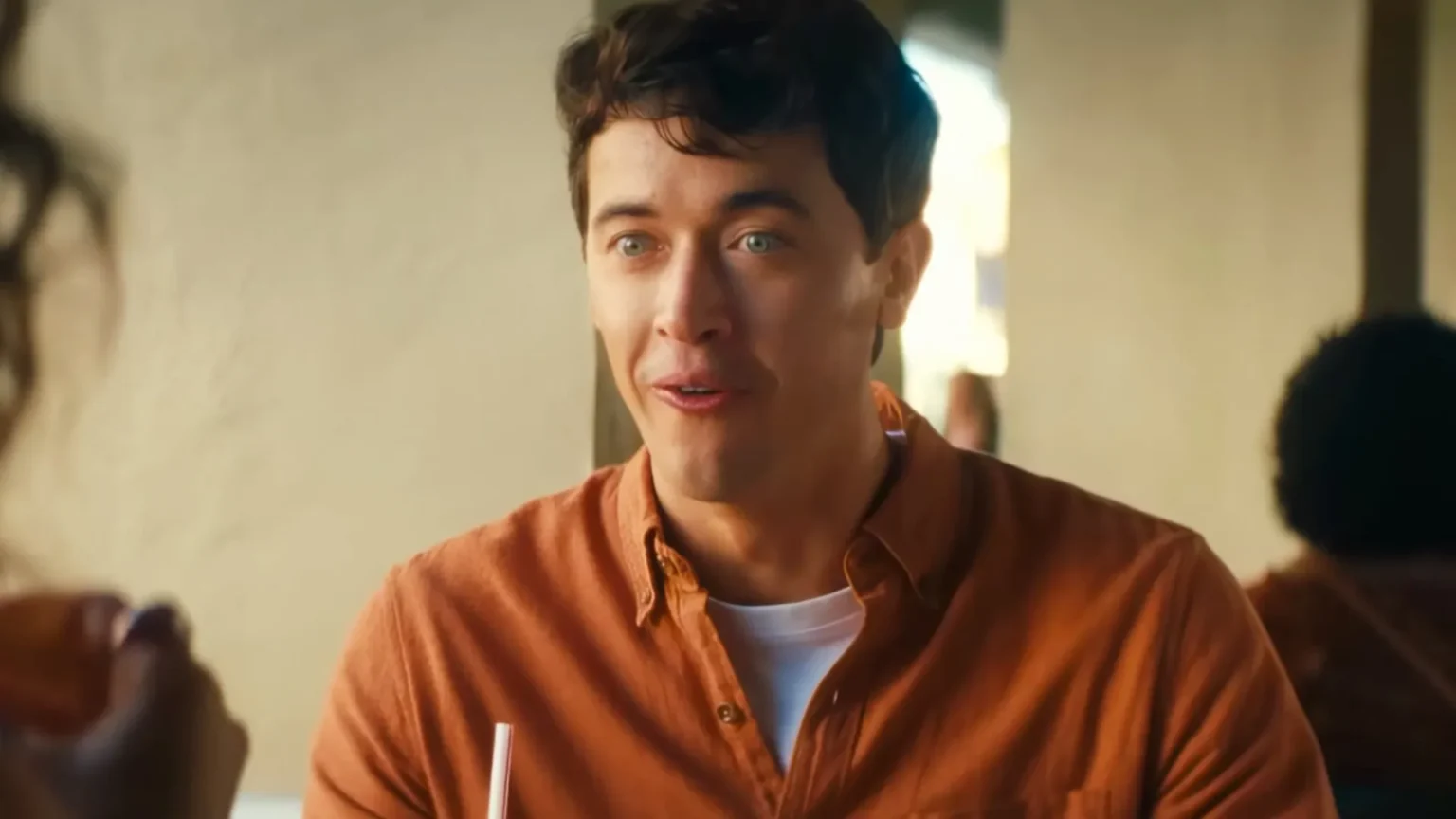 People We Meet on Vacation estreia na Netflix com 87% no Rotten Tomatoes e elenco promissor