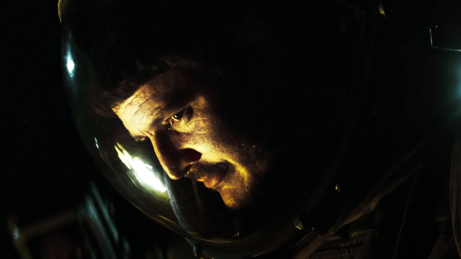 Prospect: o tesouro sci-fi que revelou a química entre Pedro Pascal e Sophie Thatcher