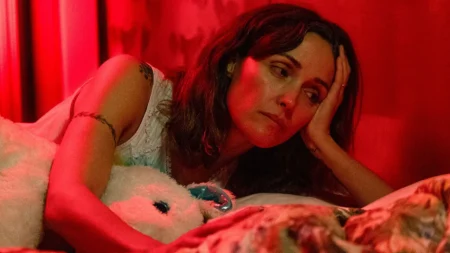 Vitória de Rose Byrne no Globo de Ouro 2026 esquenta disputa de Melhor Atriz no Oscar