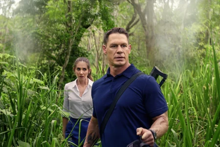 John Cena lidera a ação e o riso em Herói Por Encomenda, novidade da Netflix