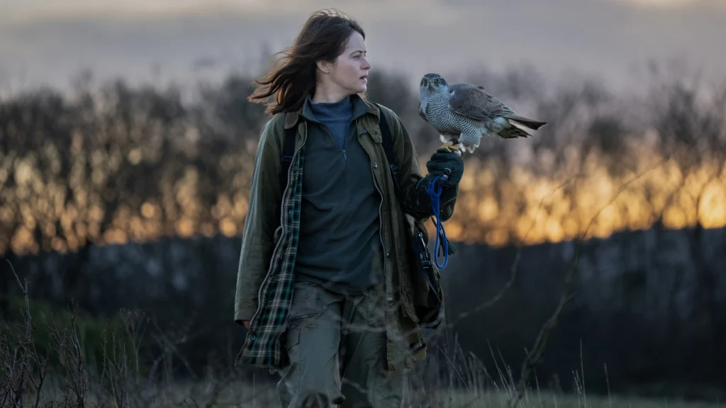 H Is for Hawk: Claire Foy luta contra roteiro apático em adaptação sem fôlego